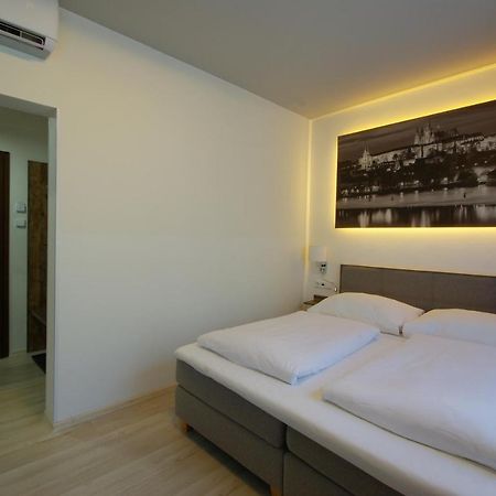 פראג Adeba Hotel מראה חיצוני תמונה