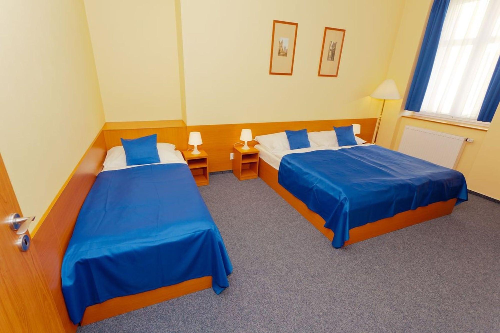 פראג Adeba Hotel מראה חיצוני תמונה