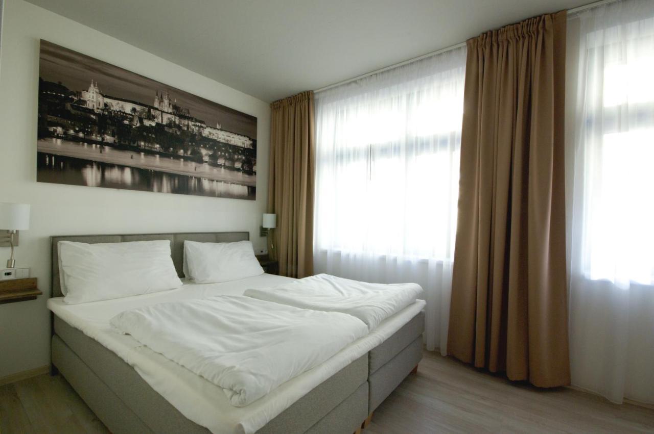 פראג Adeba Hotel מראה חיצוני תמונה