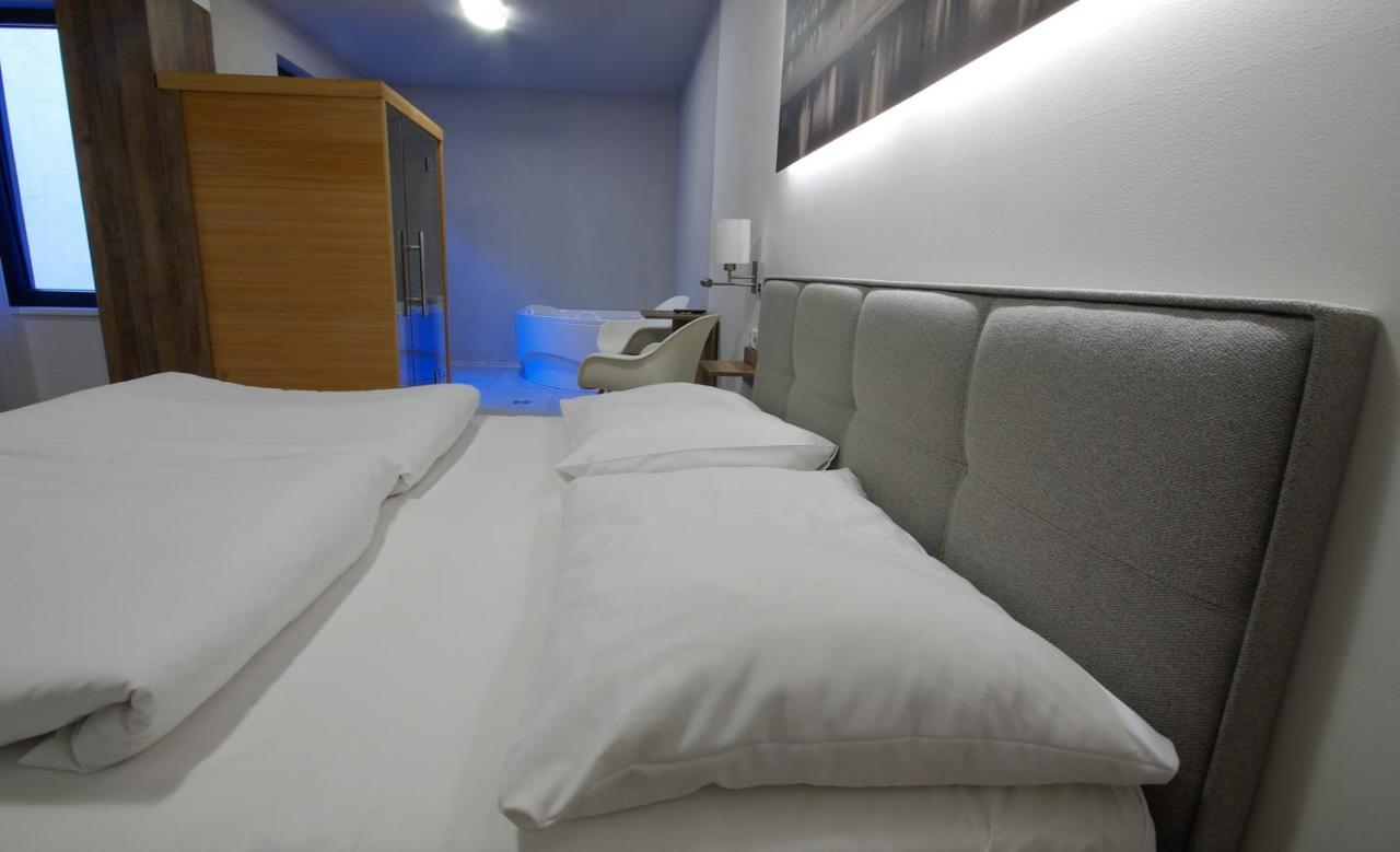פראג Adeba Hotel מראה חיצוני תמונה