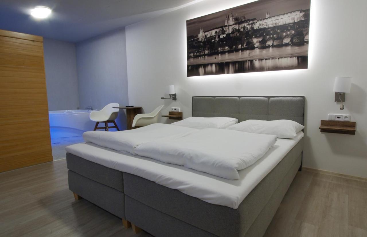 פראג Adeba Hotel מראה חיצוני תמונה
