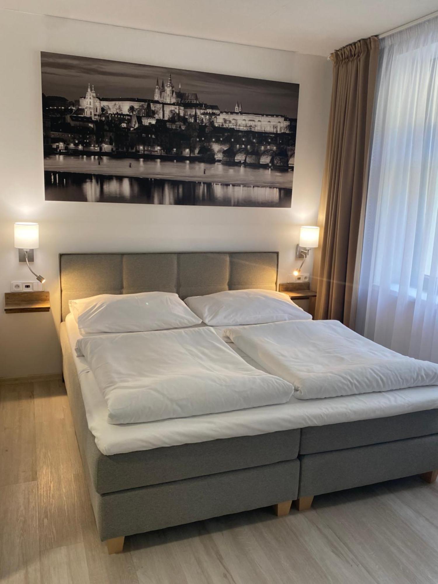 פראג Adeba Hotel מראה חיצוני תמונה