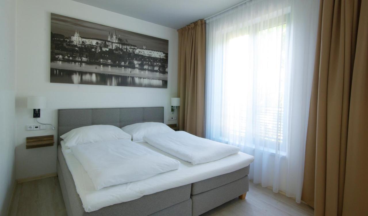 פראג Adeba Hotel מראה חיצוני תמונה