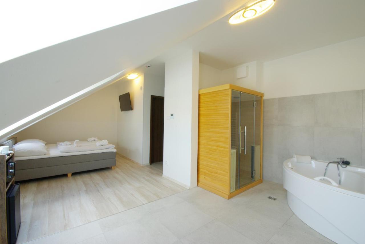 פראג Adeba Hotel מראה חיצוני תמונה