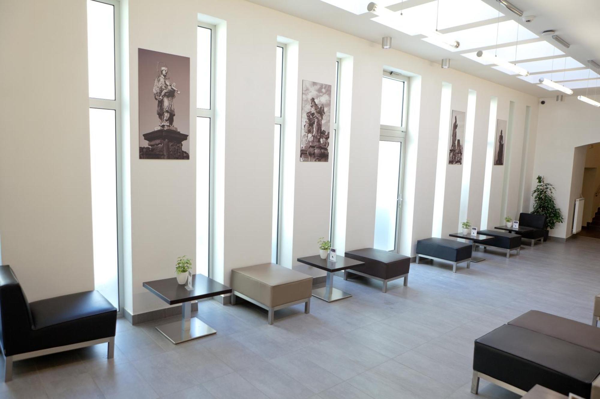 פראג Adeba Hotel מראה חיצוני תמונה