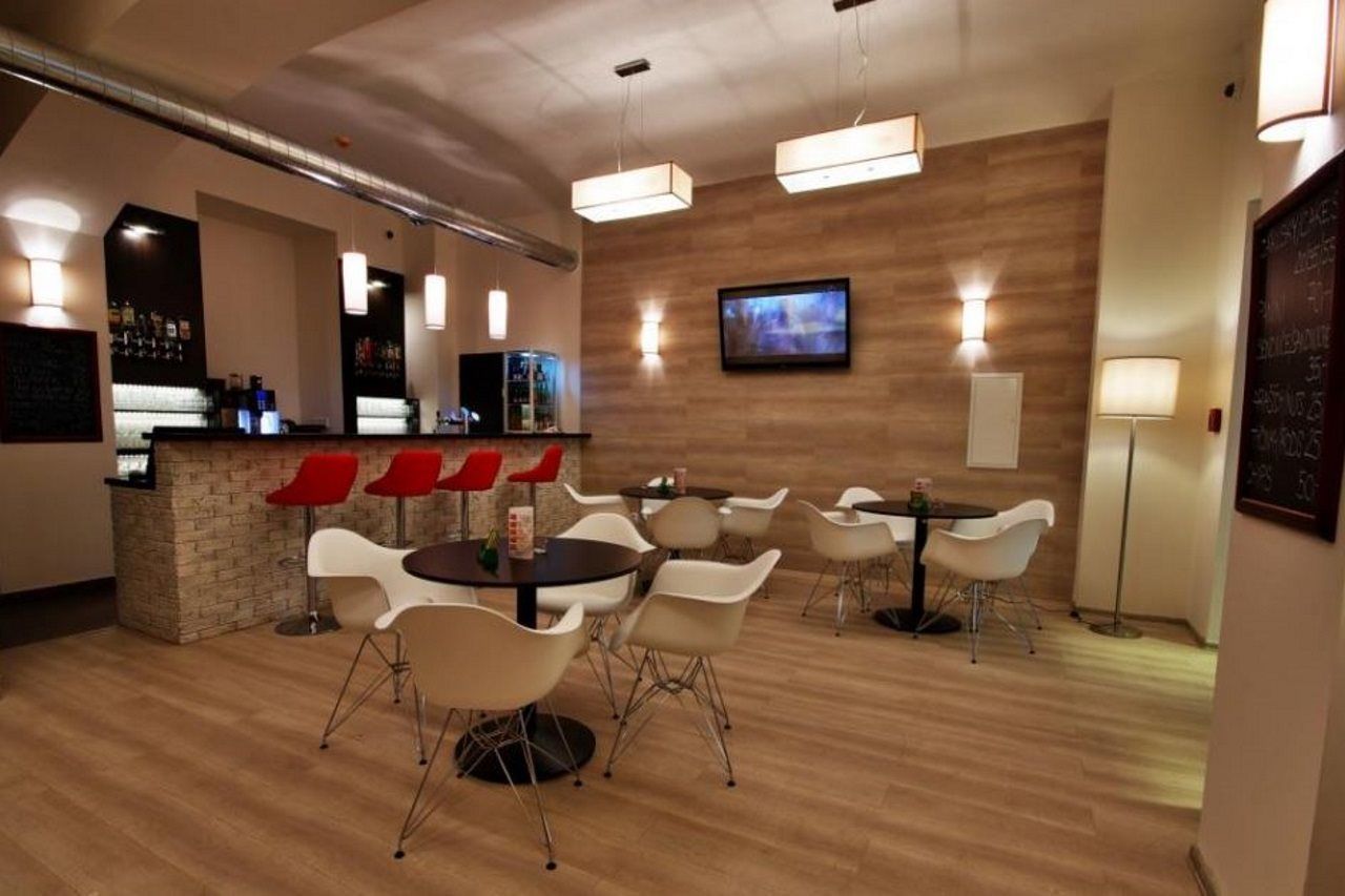 פראג Adeba Hotel מראה חיצוני תמונה