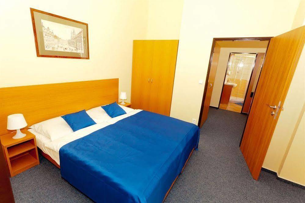 פראג Adeba Hotel מראה חיצוני תמונה