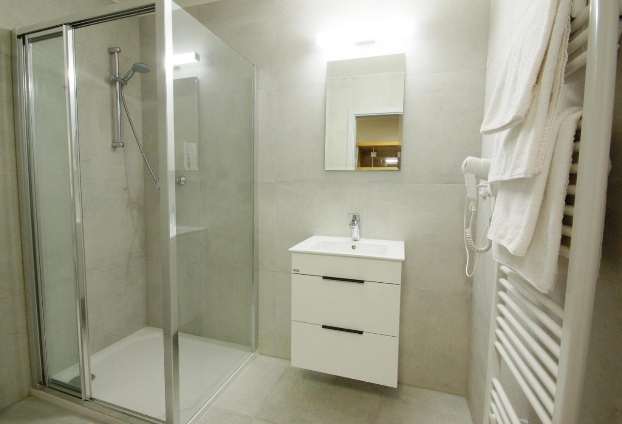 פראג Adeba Hotel מראה חיצוני תמונה
