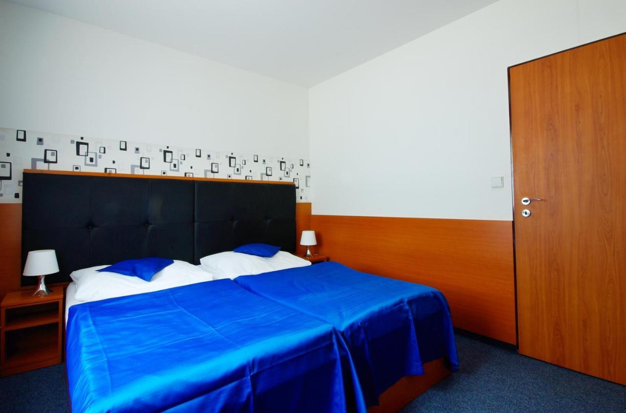 פראג Adeba Hotel מראה חיצוני תמונה