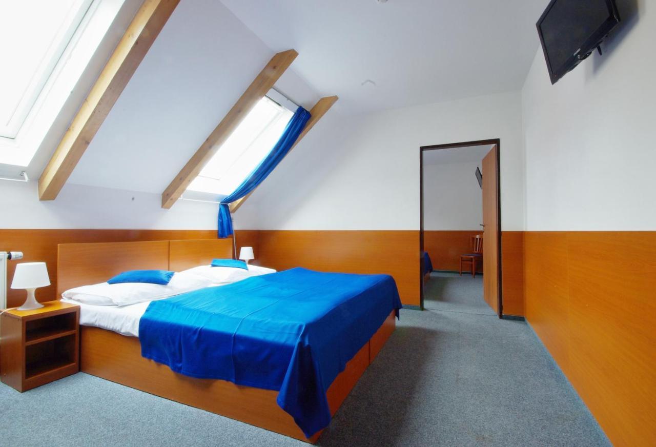 פראג Adeba Hotel מראה חיצוני תמונה