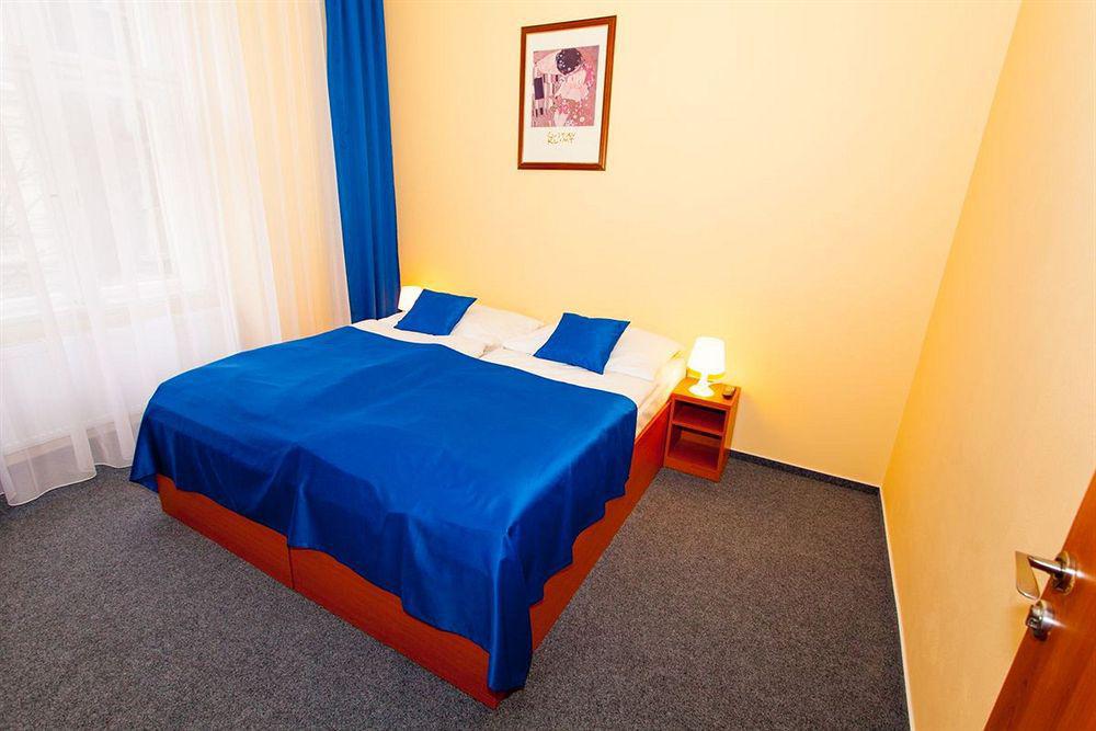 פראג Adeba Hotel מראה חיצוני תמונה
