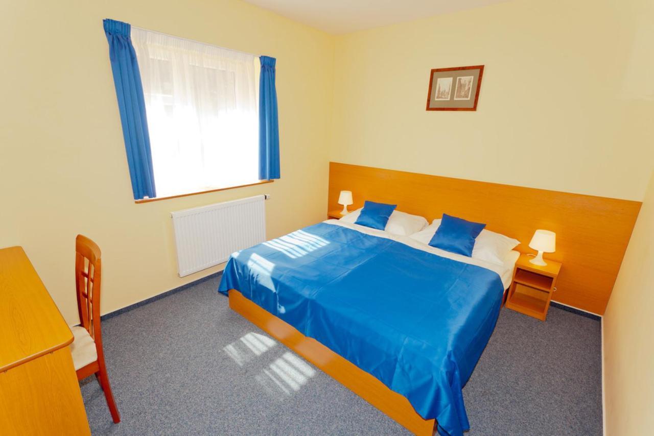 פראג Adeba Hotel מראה חיצוני תמונה